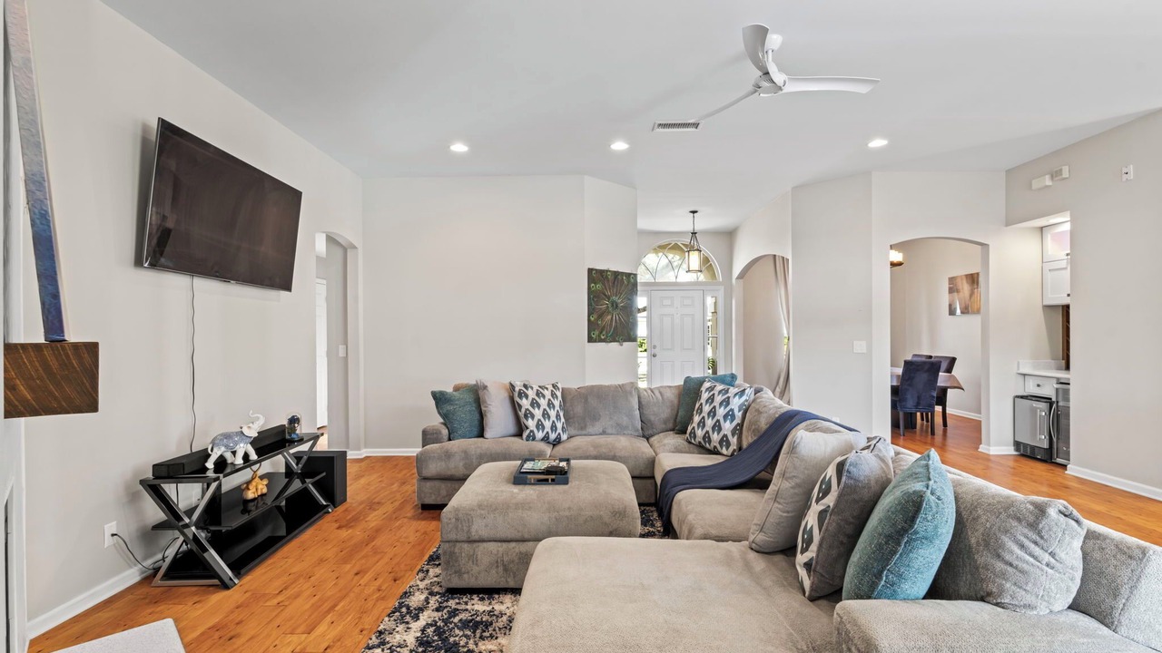 Photo of Livingroom in Sandalwood