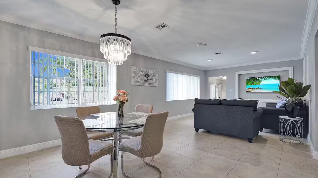 Photo of Livingroom in Golden Glades