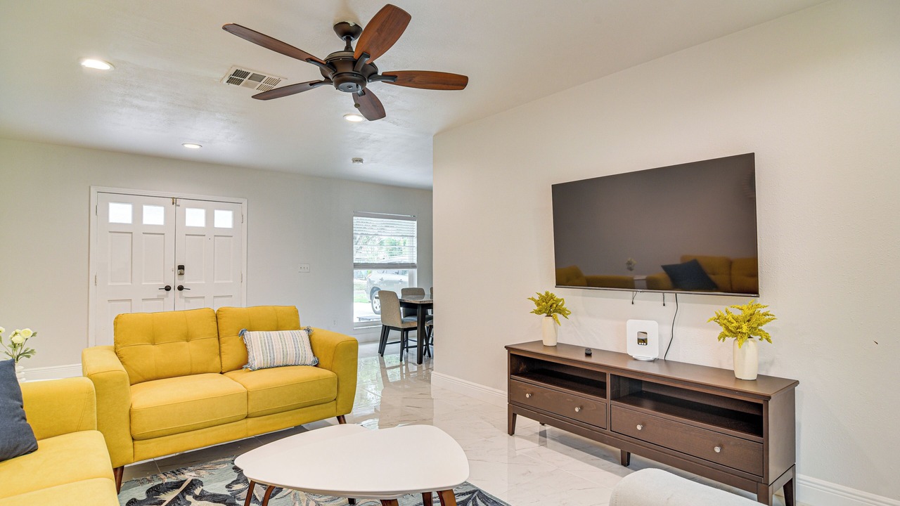 Photo of Livingroom in Bay Crest Park