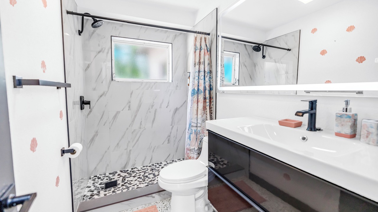 Photo of Bathroom in Anona