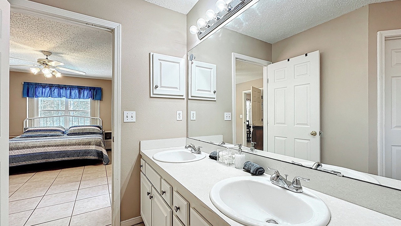 Photo of Bathroom in Doctors Inlet