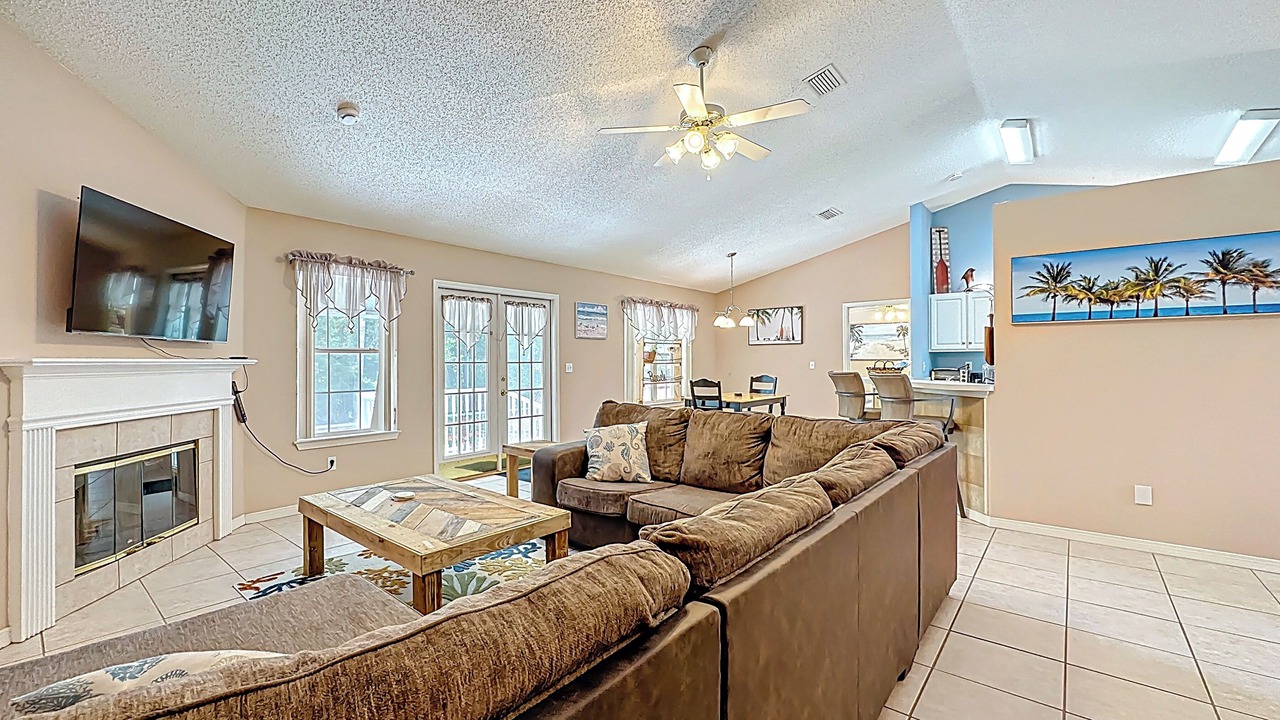 Photo of Livingroom in Doctors Inlet