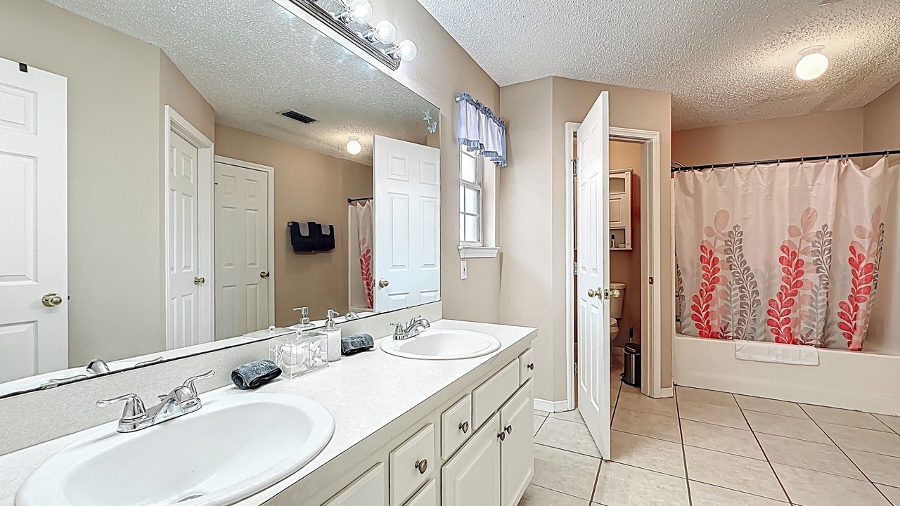 Photo of Bathroom in Doctors Inlet