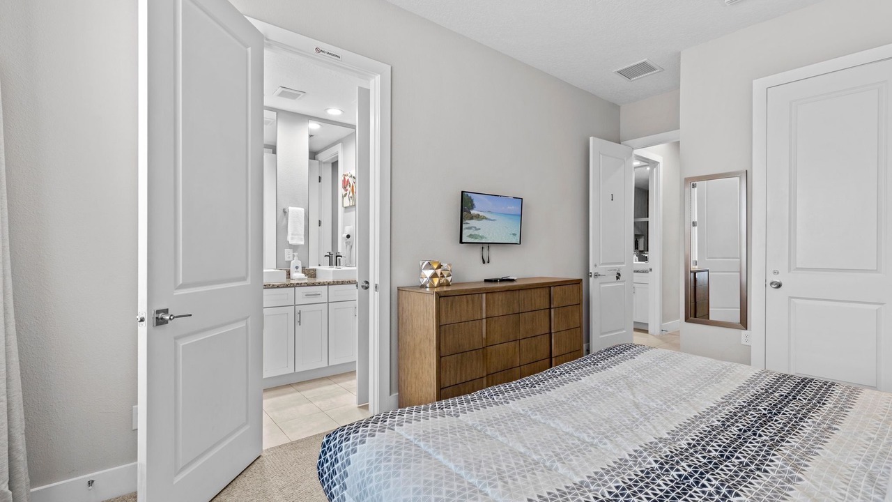 Photo of Bedroom in Crestwynd Bay
