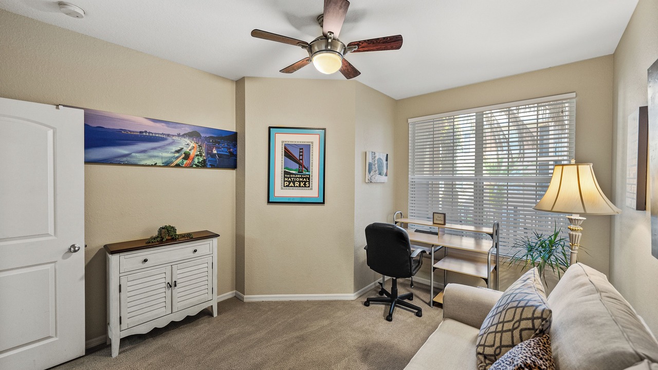Photo of Livingroom in Carver City - Lincoln Gardens