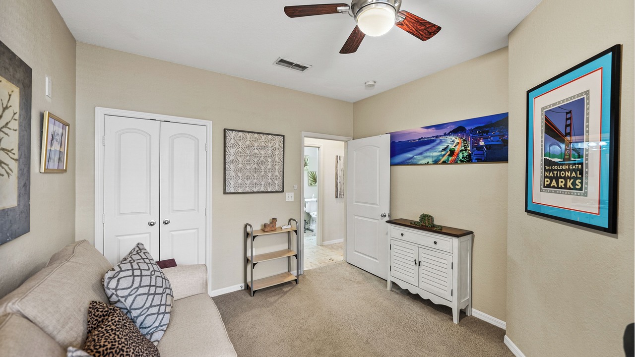 Photo of Livingroom in Carver City - Lincoln Gardens