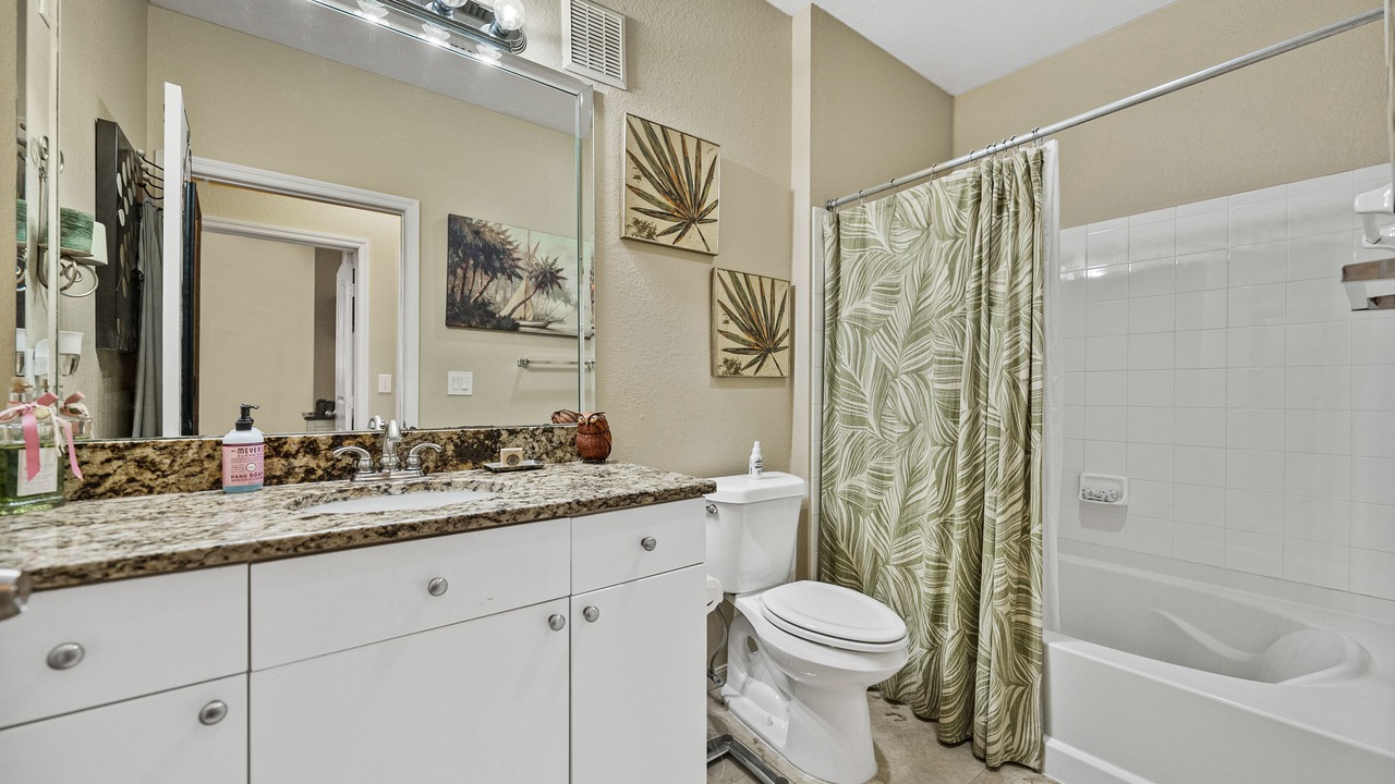 Photo of Bathroom in Carver City - Lincoln Gardens