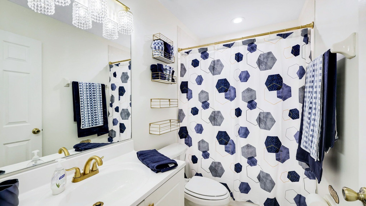 Photo of Bathroom in Beachwalk Isles