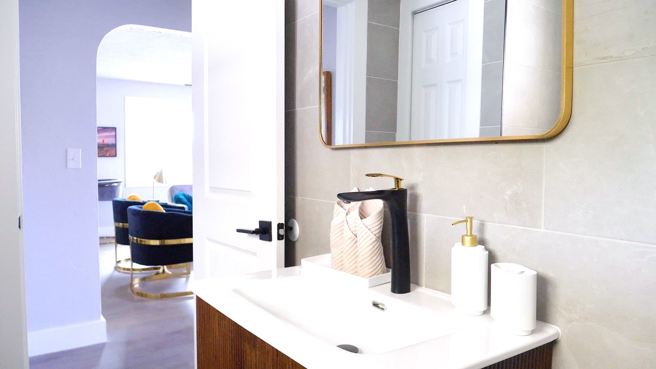 Photo of Bathroom in Smith's Memento