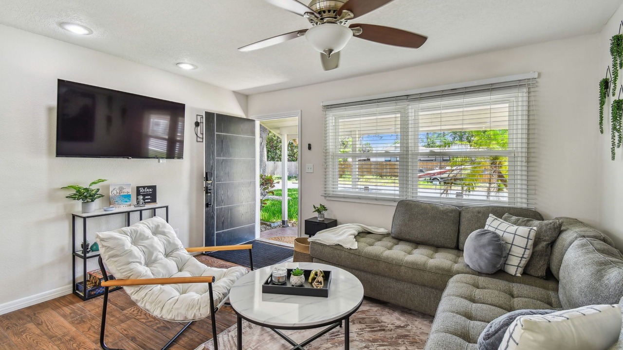 Photo of Livingroom in Bay Crest Park