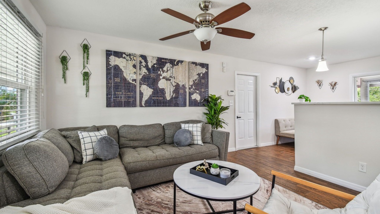 Photo of Livingroom in Bay Crest Park