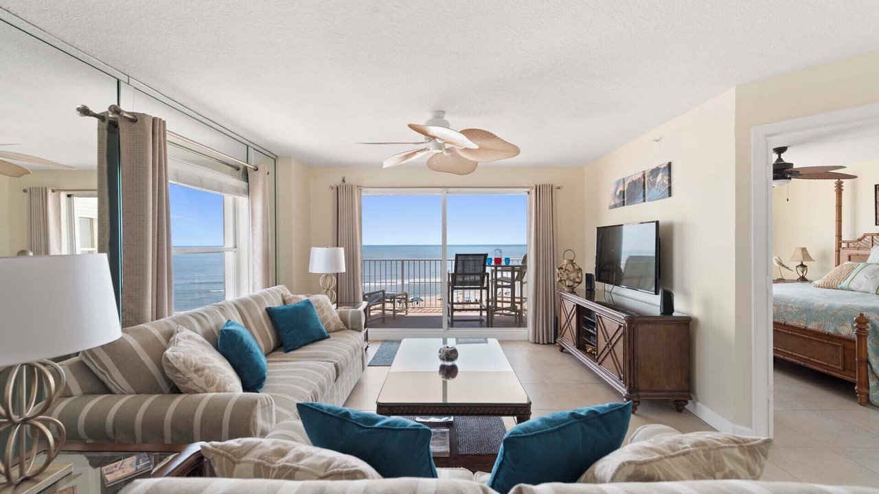 Photo of Livingroom in Seawinds Condo