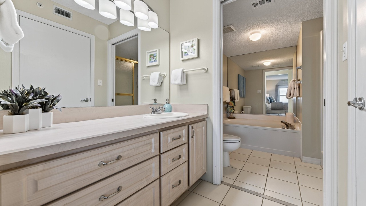Photo of Bathroom in Seawinds Condo
