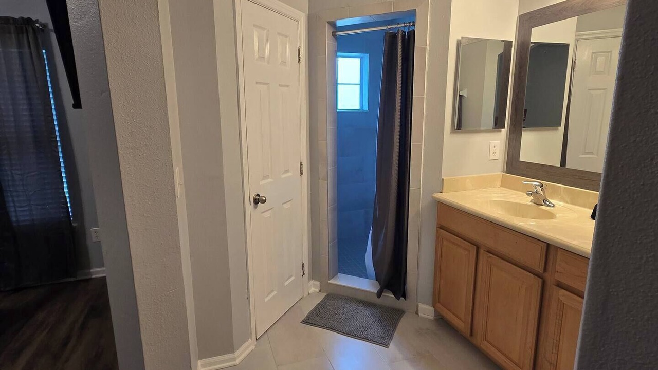 Photo of Bathroom in OakLeaf Plantation