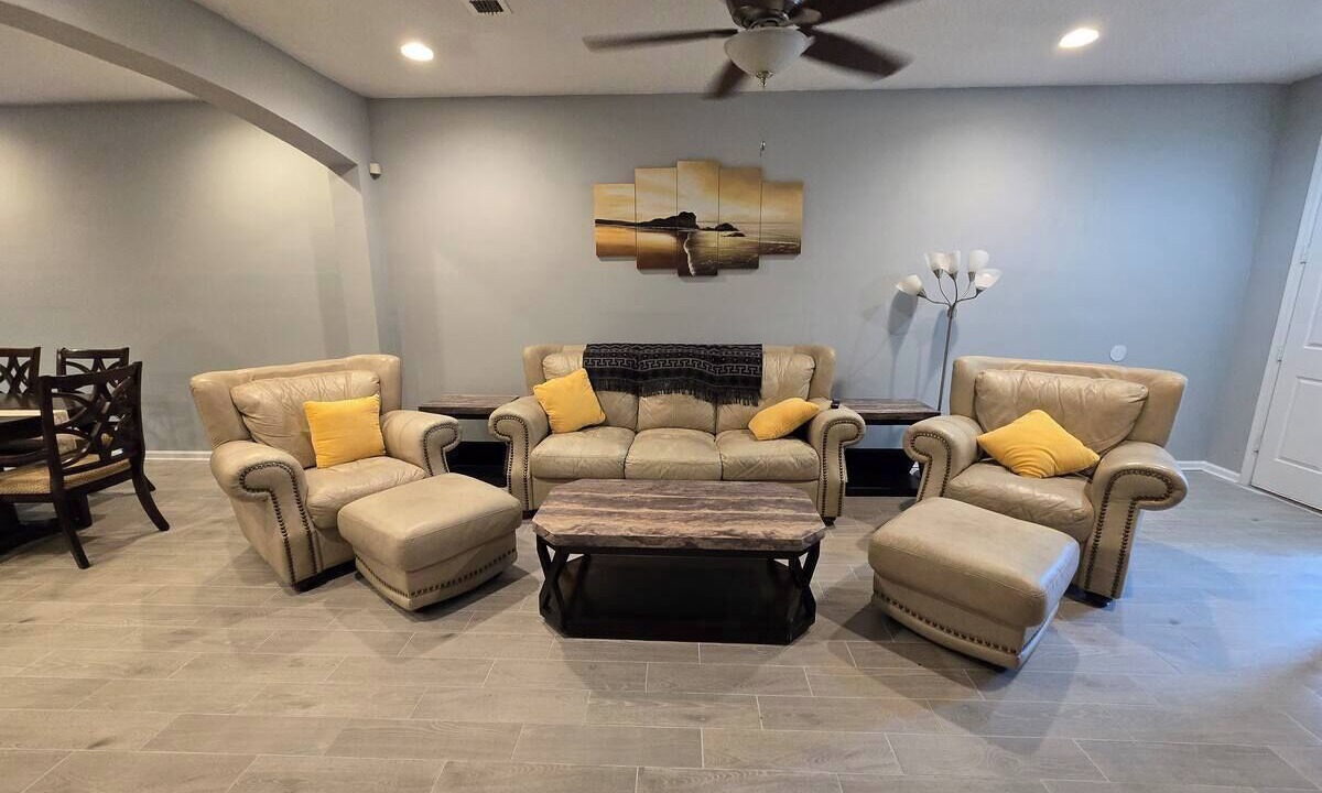 Photo of Livingroom in OakLeaf Plantation