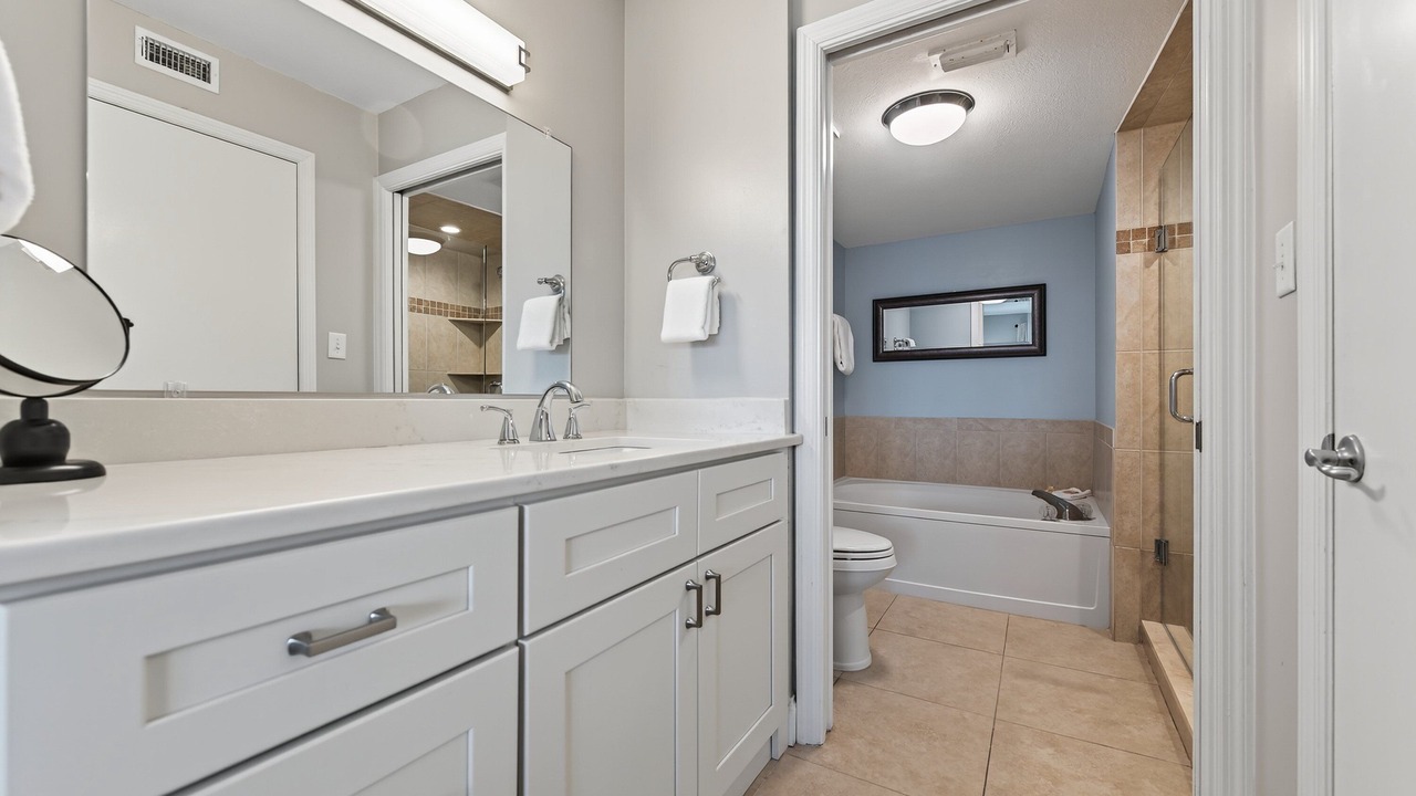 Photo of Bathroom in Seawinds Condo