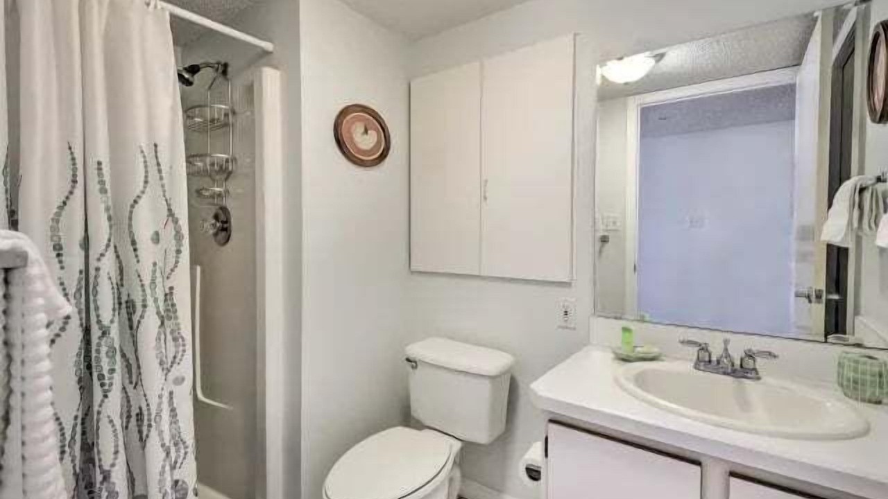 Photo of Bathroom in Seawinds Condo