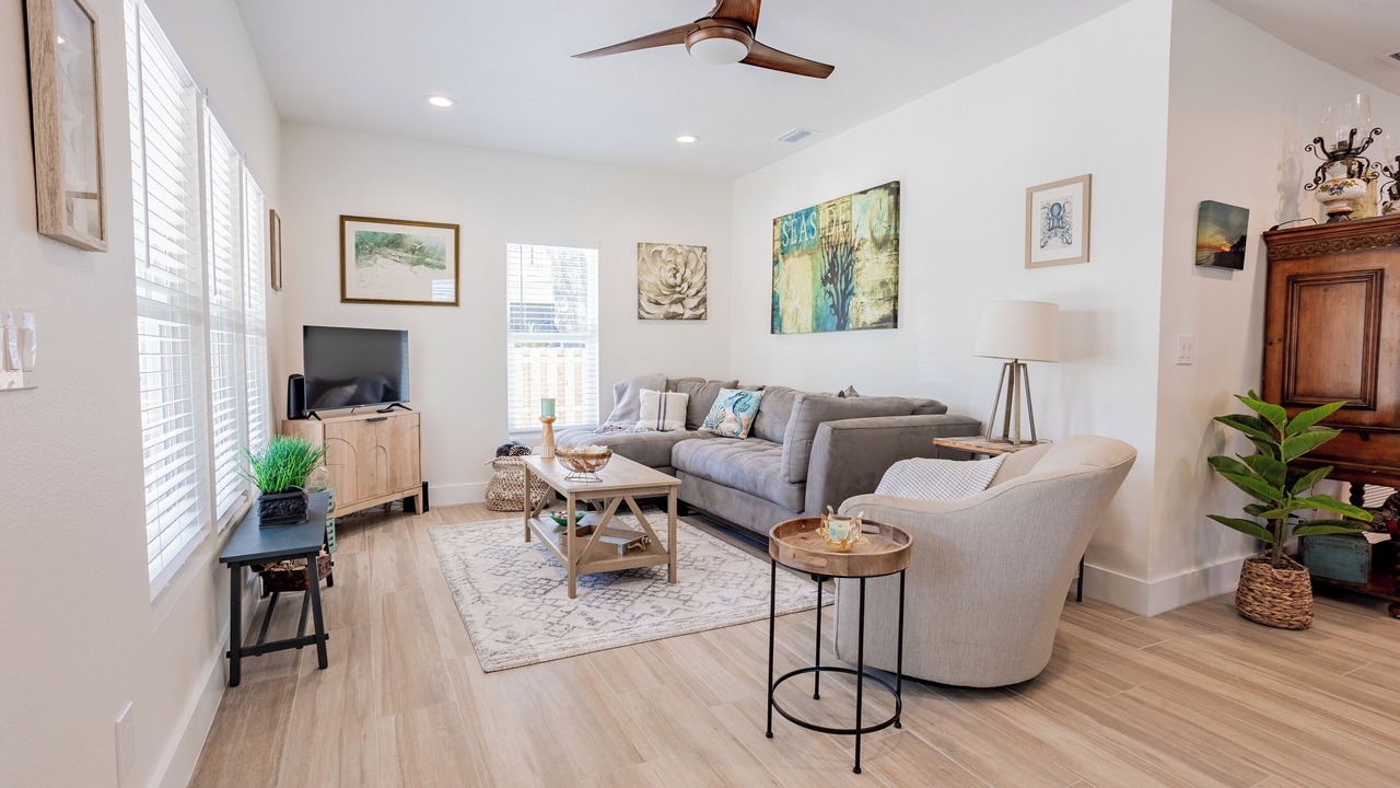 Photo of Livingroom in Historic District