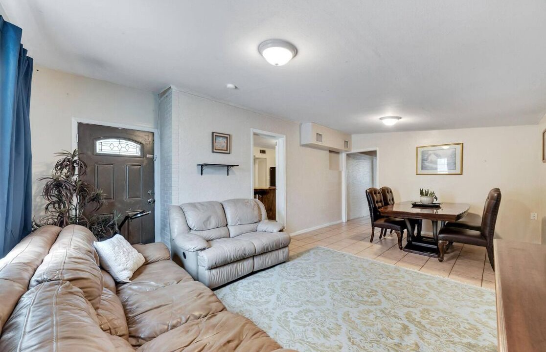 Photo of Livingroom in Temple Crest