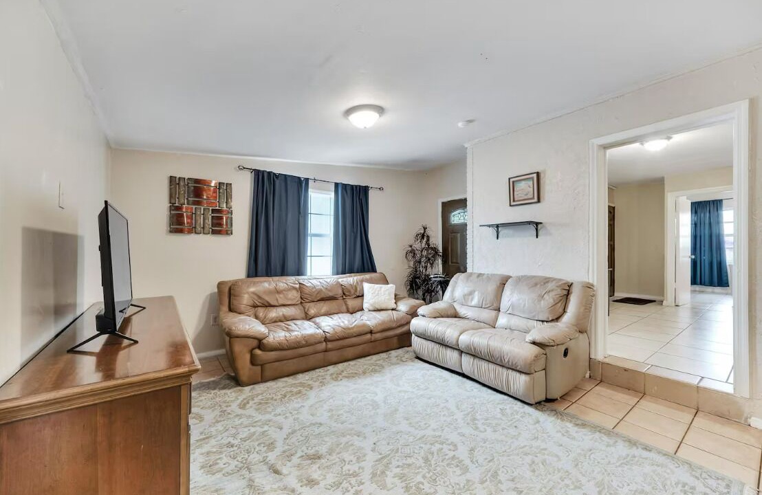 Photo of Livingroom in Temple Crest