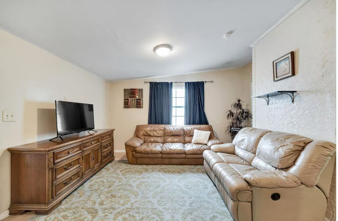 Photo of Livingroom in Temple Crest