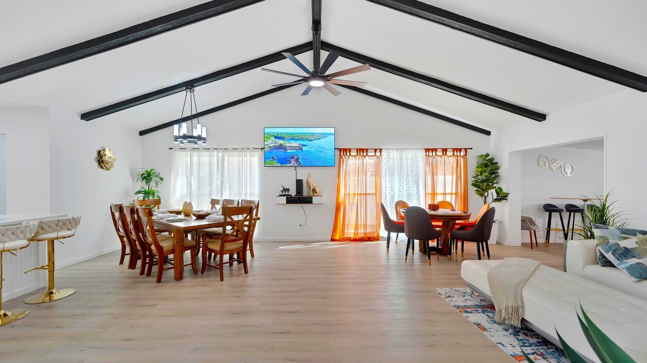 Photo of Livingroom in Egypt Lake-Leto