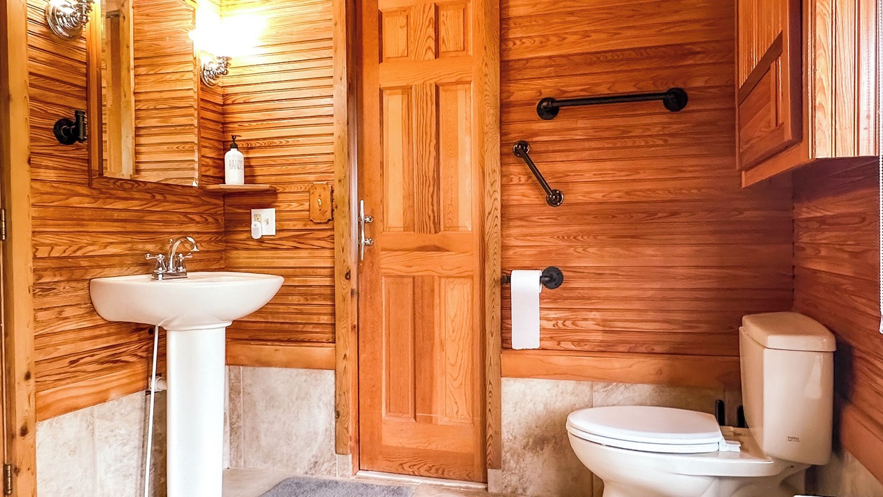 Photo of Bathroom in Plantation