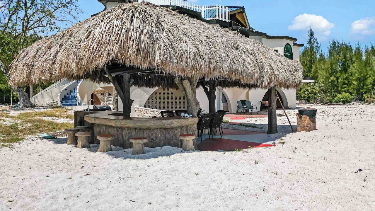 Photo of Outdoor in Long Beach Estates
