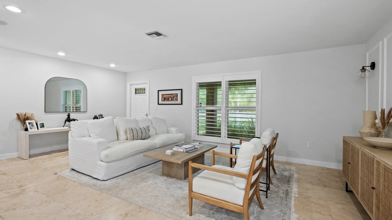 Photo of Livingroom in Davie