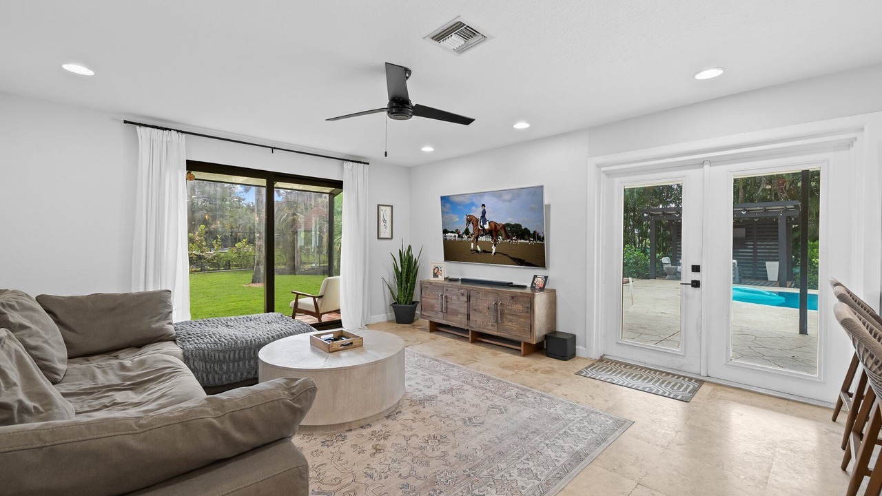 Photo of Livingroom in Davie