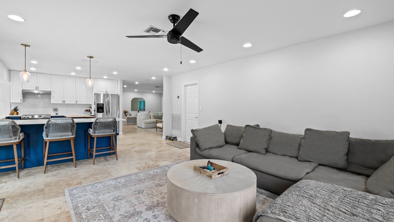 Photo of Livingroom in Davie
