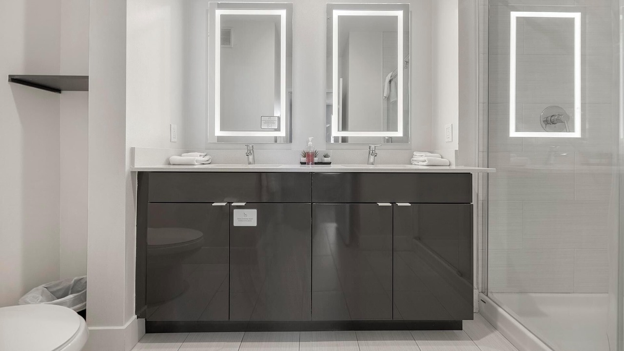 Photo of Bathroom in Port Tampa City