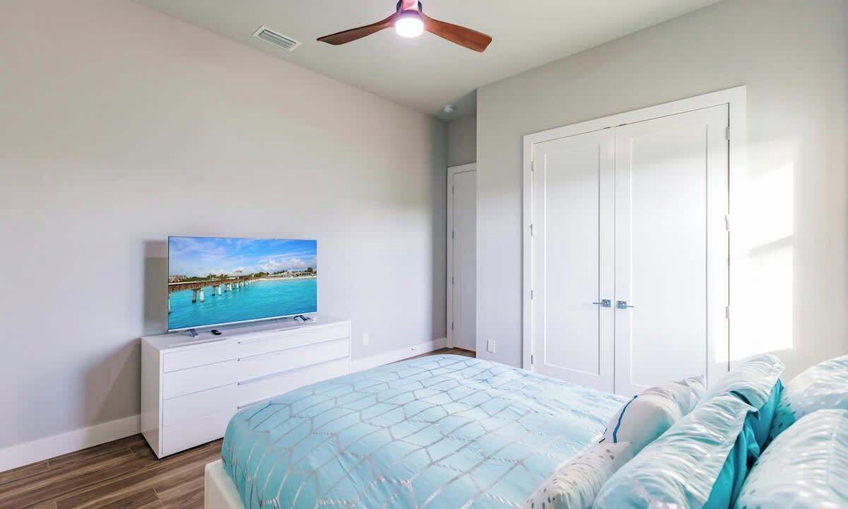 Photo of Bedroom in Eight Lakes