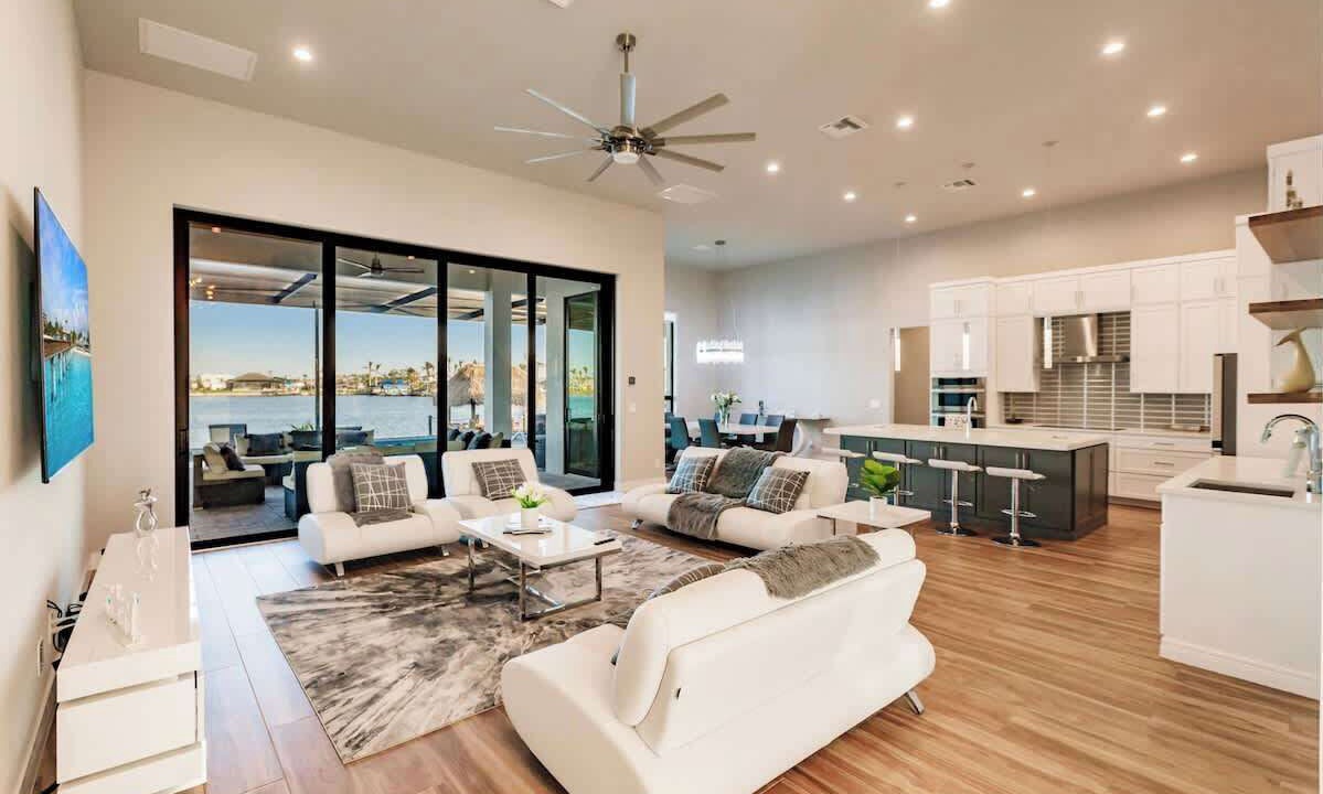 Photo of Livingroom in Eight Lakes