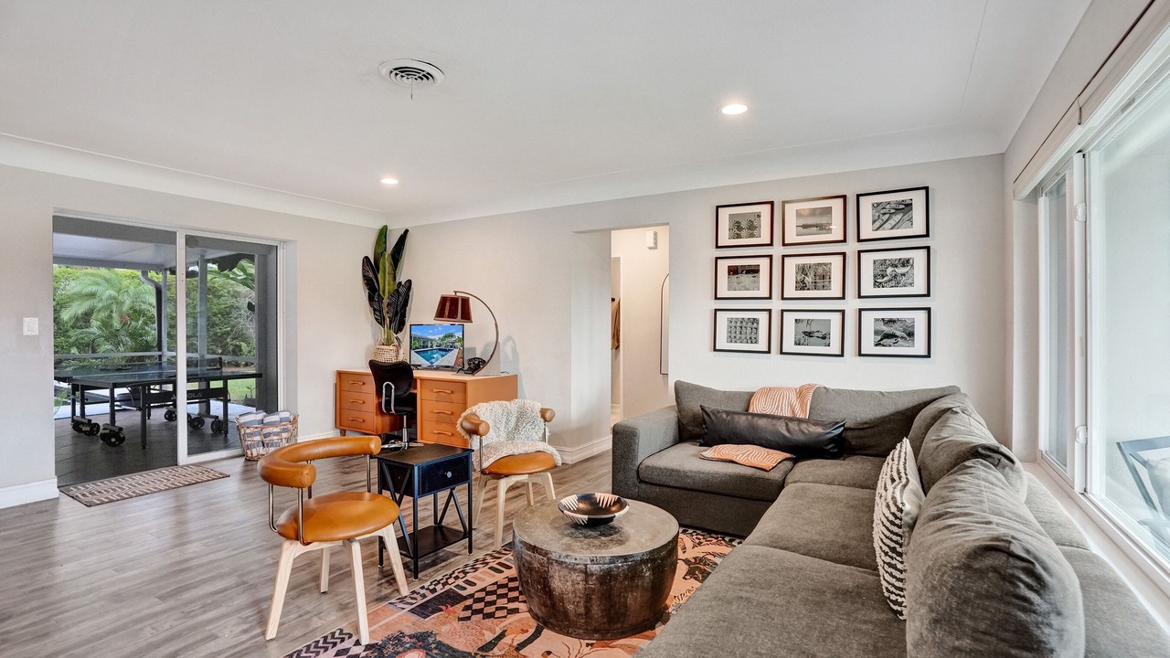 Photo of Livingroom in Imperial Point