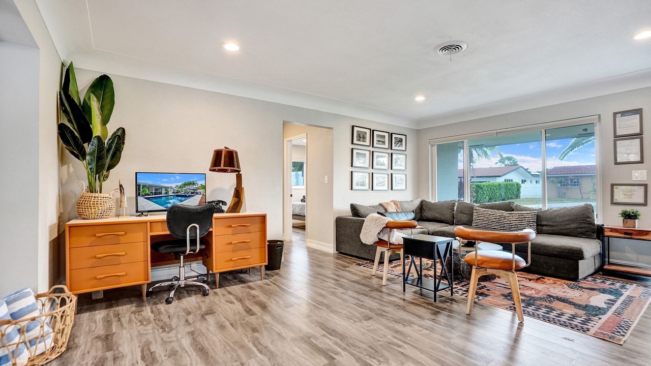 Photo of Livingroom in Imperial Point