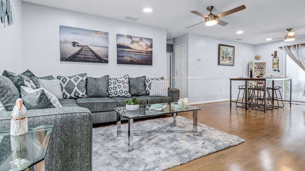 Photo of Livingroom in Golden Gate