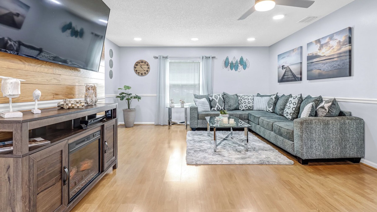 Photo of Livingroom in Golden Gate