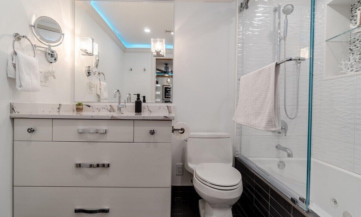 Photo of Bathroom in Marathon