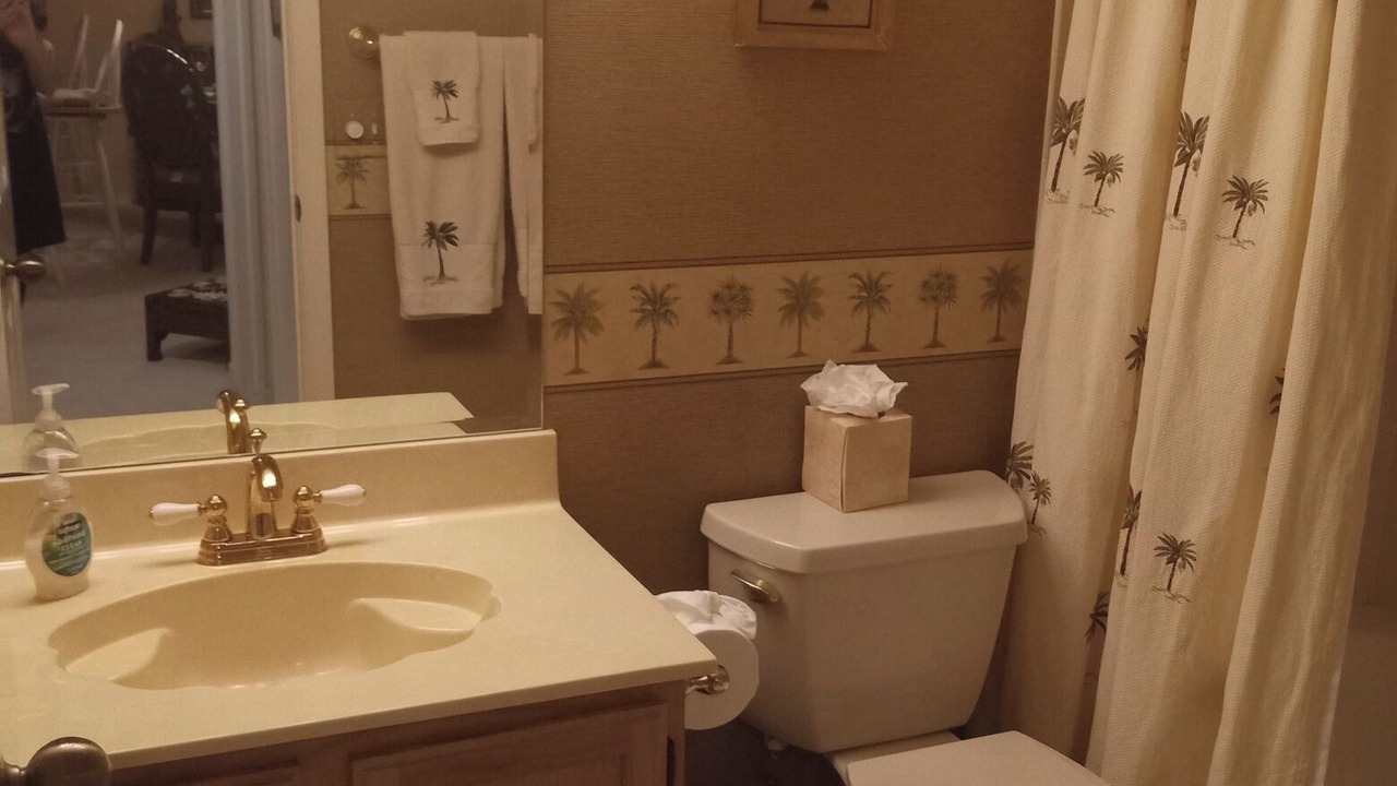 Photo of Bathroom in Crown Pointe