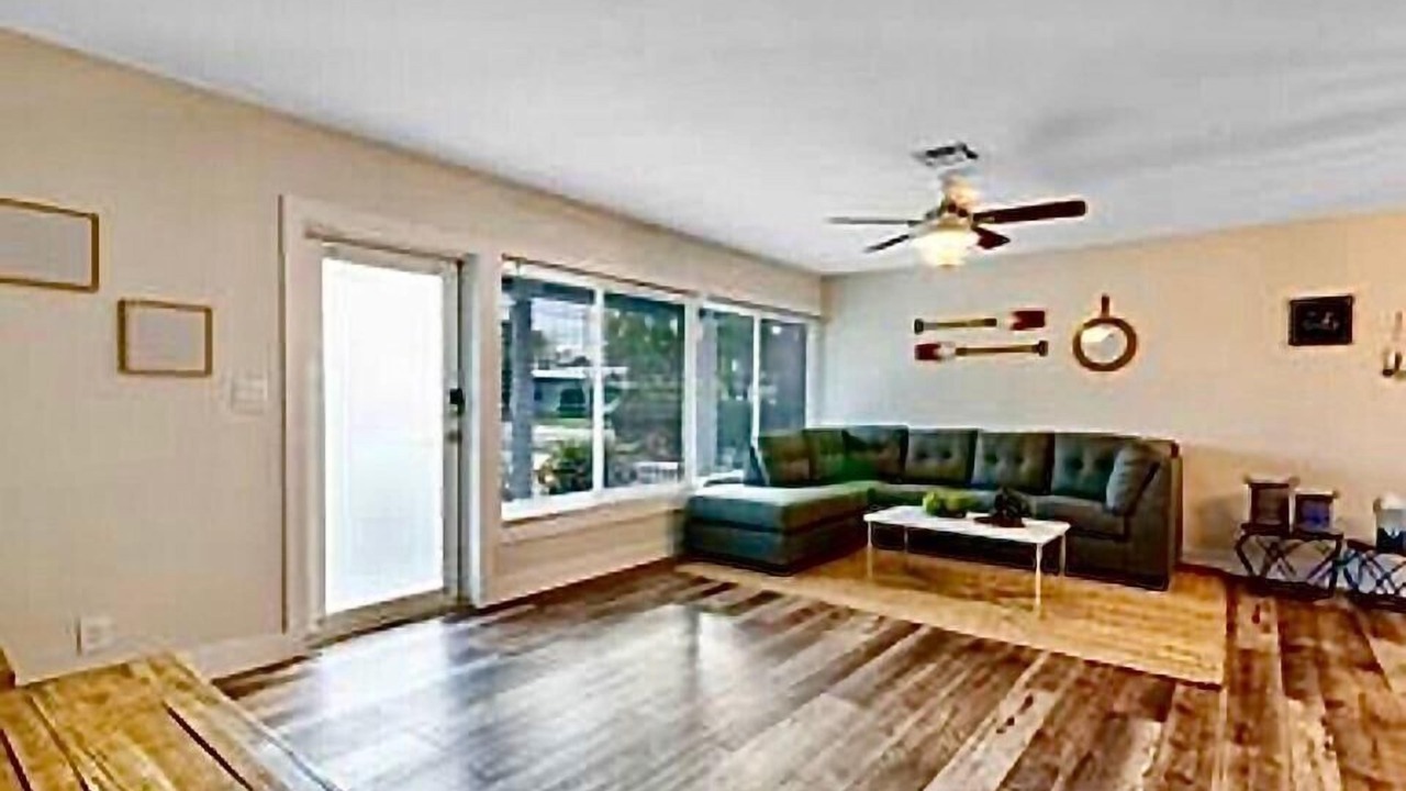 Photo of Livingroom in Cypress Lakes