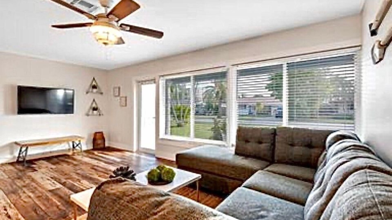 Photo of Livingroom in Cypress Lakes
