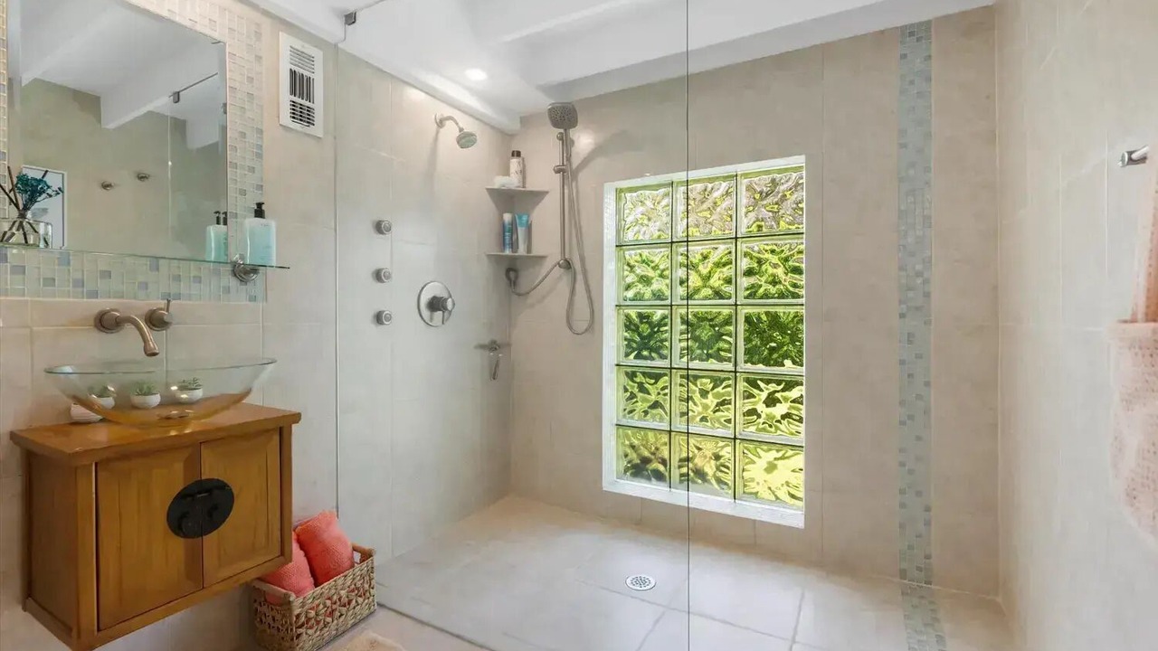 Photo of Bathroom in Island Estates