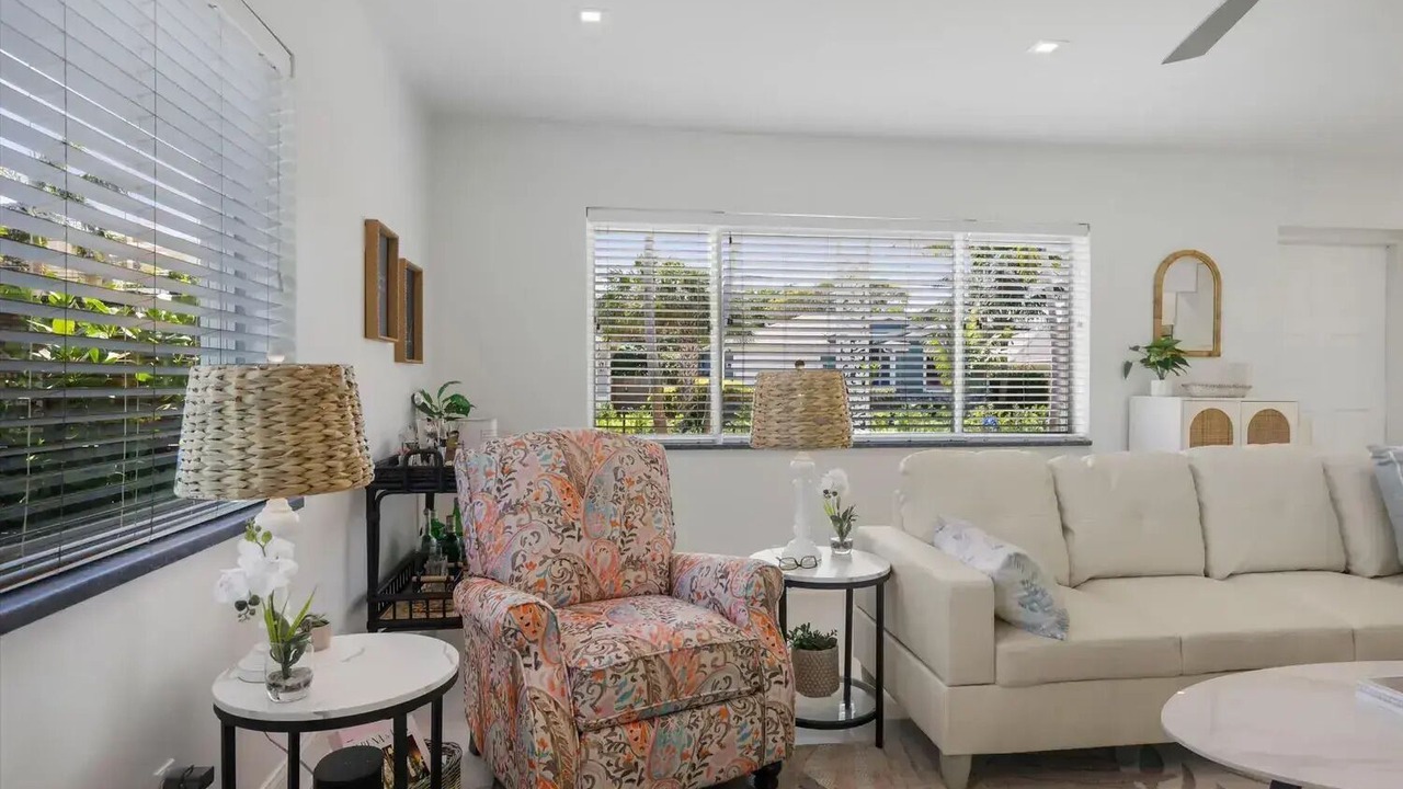 Photo of Livingroom in Island Estates