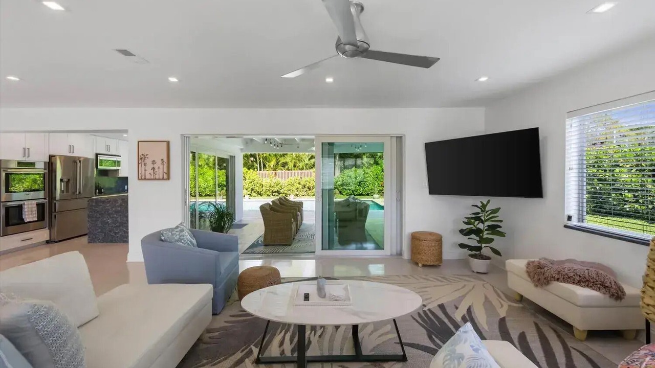Photo of Livingroom in Island Estates