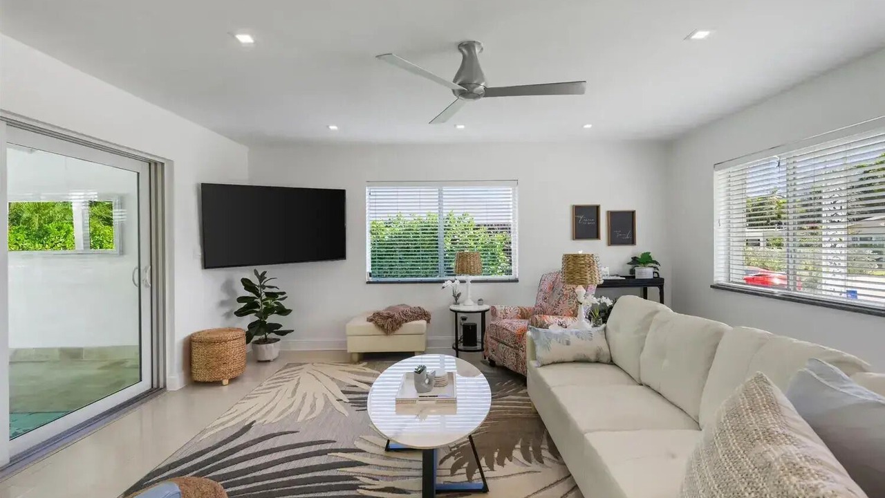 Photo of Livingroom in Island Estates