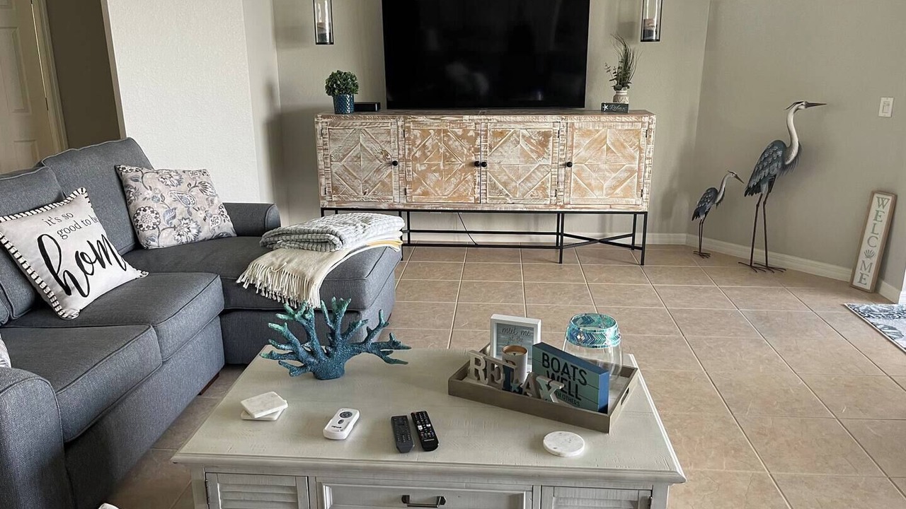 Photo of Livingroom in Valencia Lakes