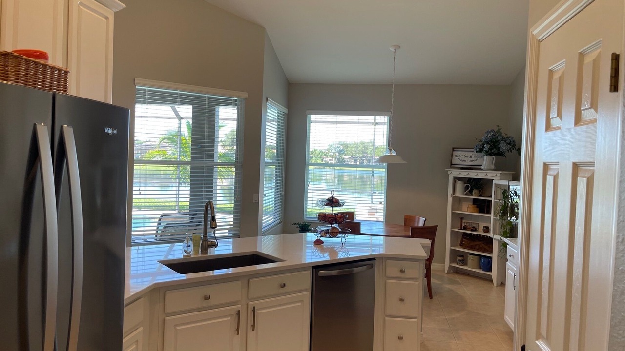 Photo of Kitchen in Valencia Lakes