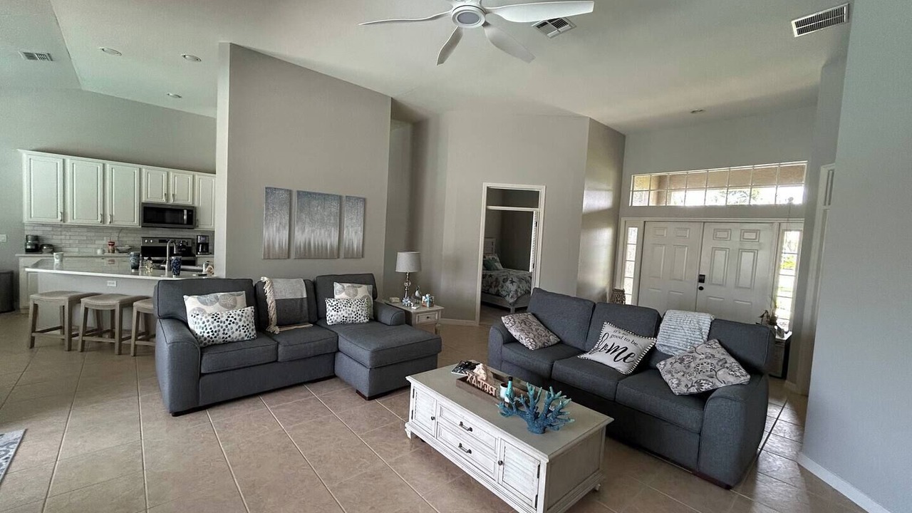 Photo of Livingroom in Valencia Lakes