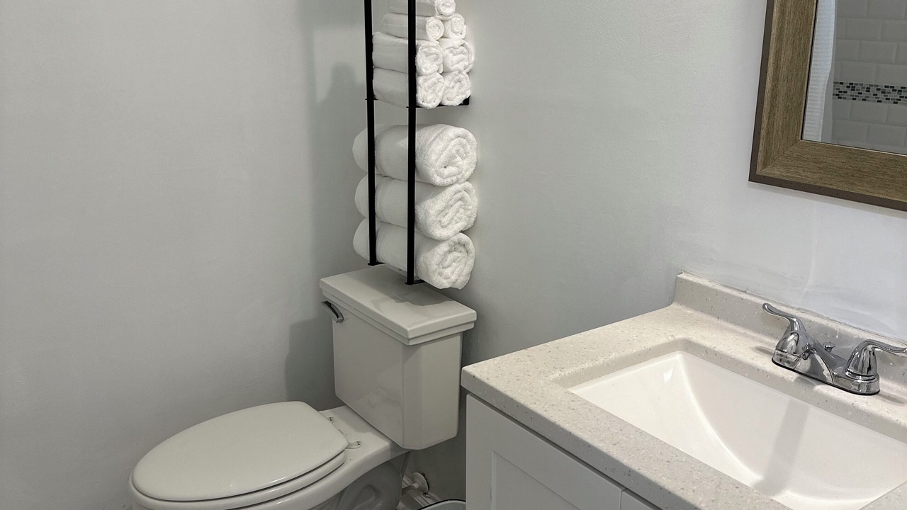 Photo of Bathroom in Leslie Estates
